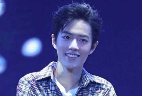 肖战火锅店风波 私生围堵引乱象，店家声明遭质疑，粉丝自发善后显担当